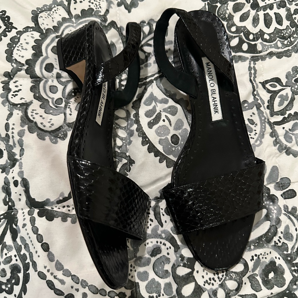 Manolo Blahnik Textured Black Sandals - Picture 3 of 16